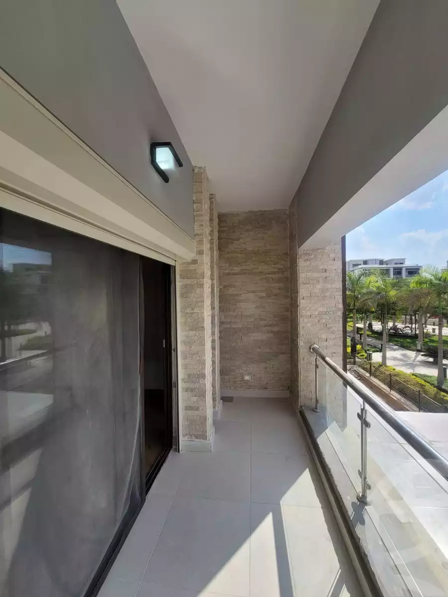 https://aqarmap.com.eg/ar/listing/4271438-for-sale-cairo-el-sheikh-zayed-city-compounds-in-sheikh-zayed-beverly-hills