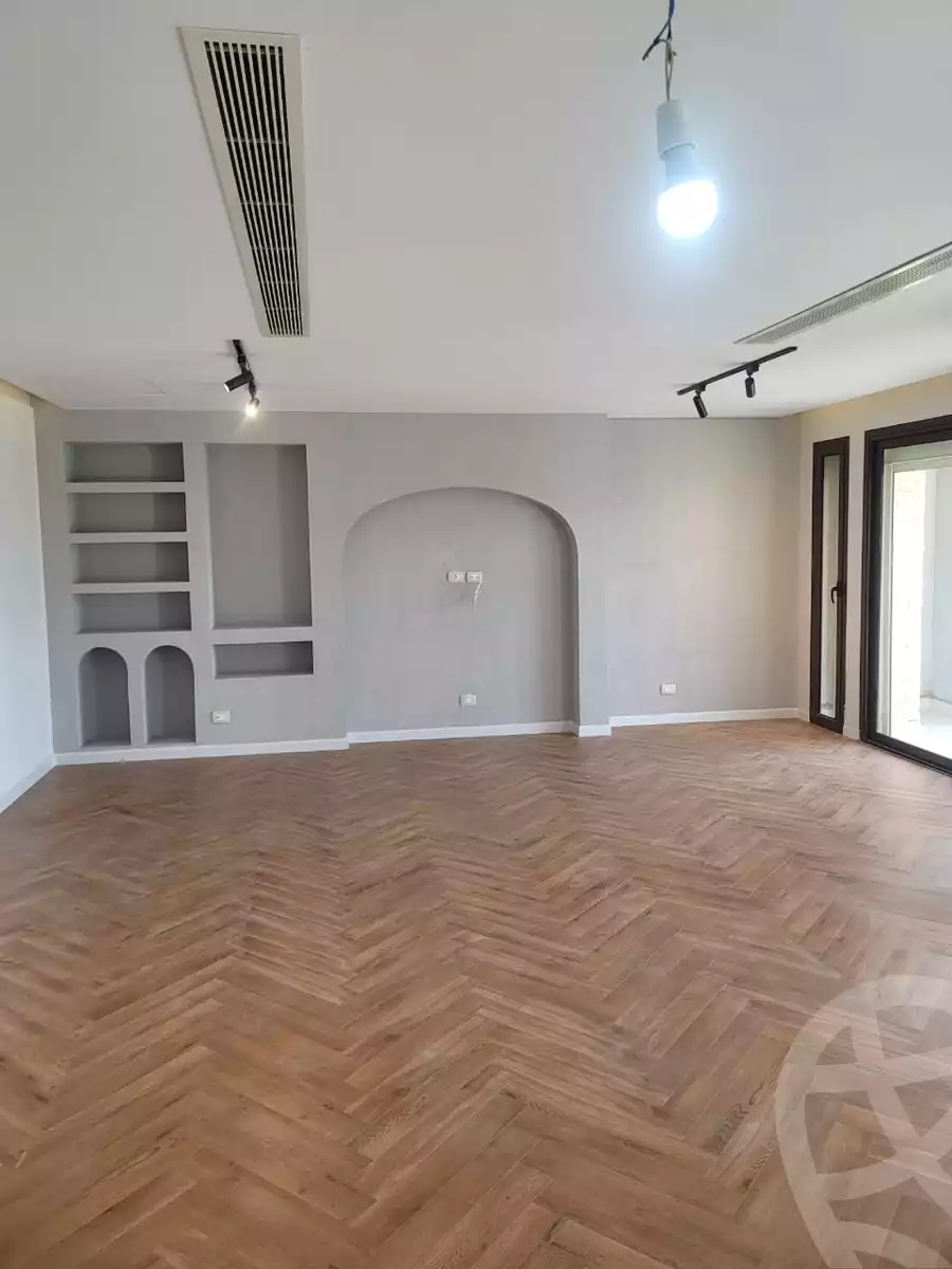 https://aqarmap.com.eg/ar/listing/4271828-for-sale-cairo-el-sheikh-zayed-city-compounds-in-sheikh-zayed-beverly-hills
