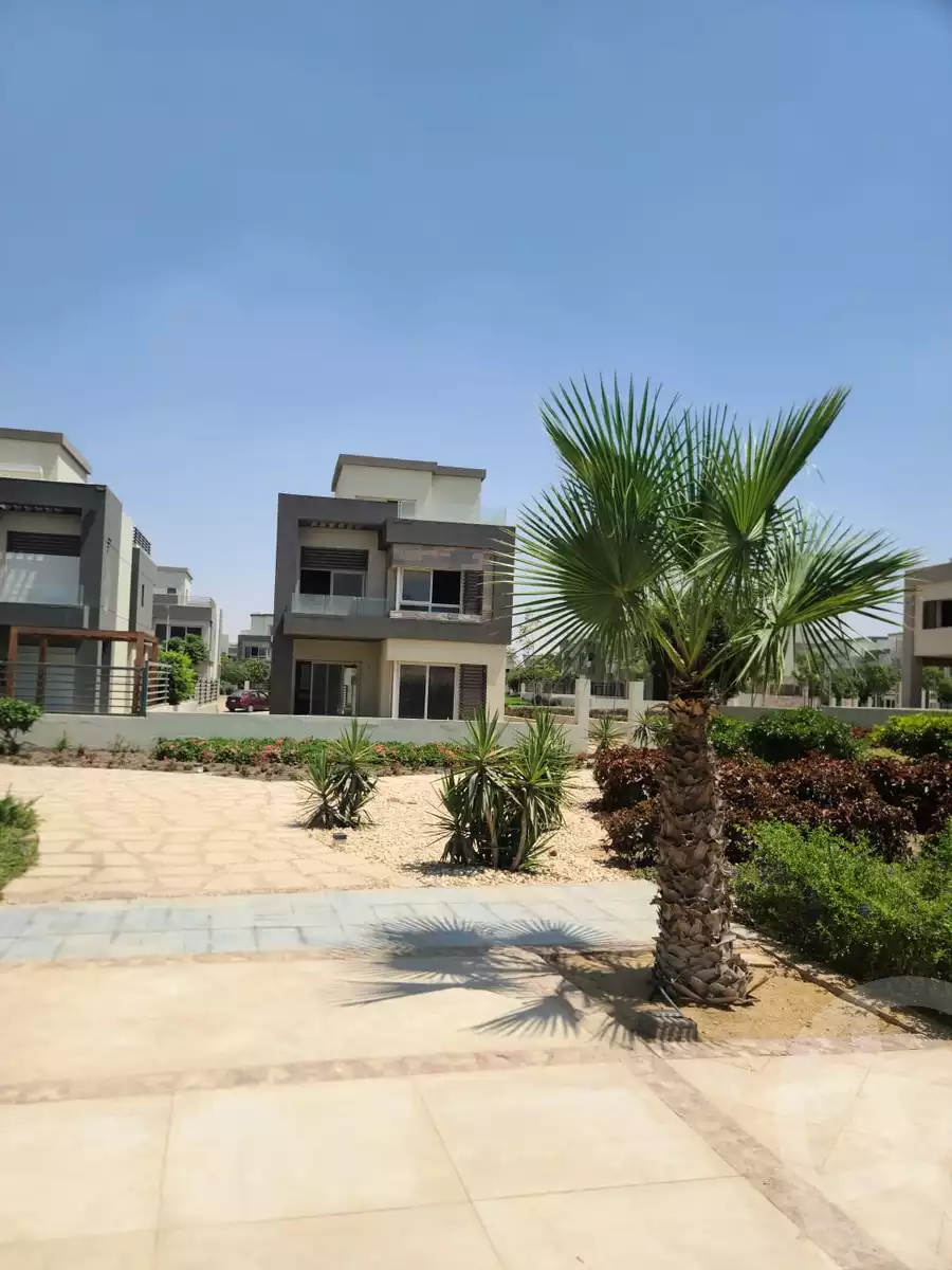 https://aqarmap.com.eg/en/listing/4272210-for-sale-cairo-new-cairo-compounds-hyde-park