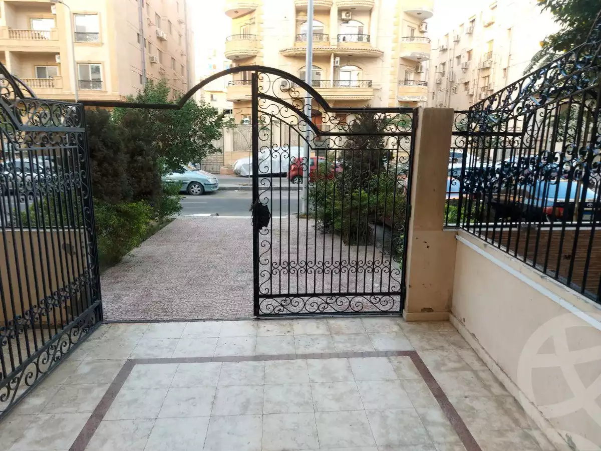 https://aqarmap.com.eg/en/listing/4292750-for-sale-new-cairo-gharb-arabella-selim-st