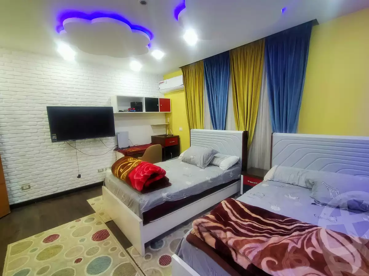https://aqarmap.com.eg/en/listing/4298543-for-sale-cairo-el-sheikh-zayed-city-compounds-greens