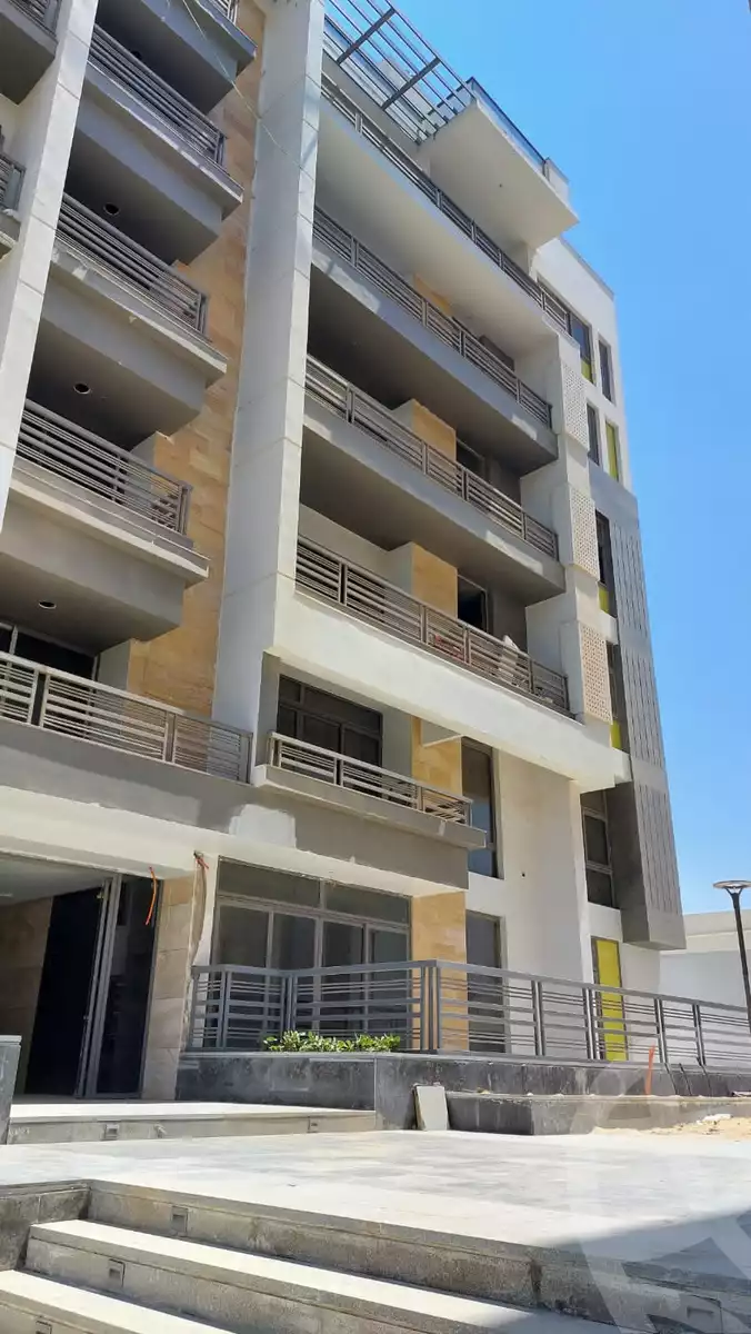 https://aqarmap.com.eg/en/listing/4330855-for-sale-cairo-new-cairo-compounds-dh-ykwn-ryzdns-styl-hwm