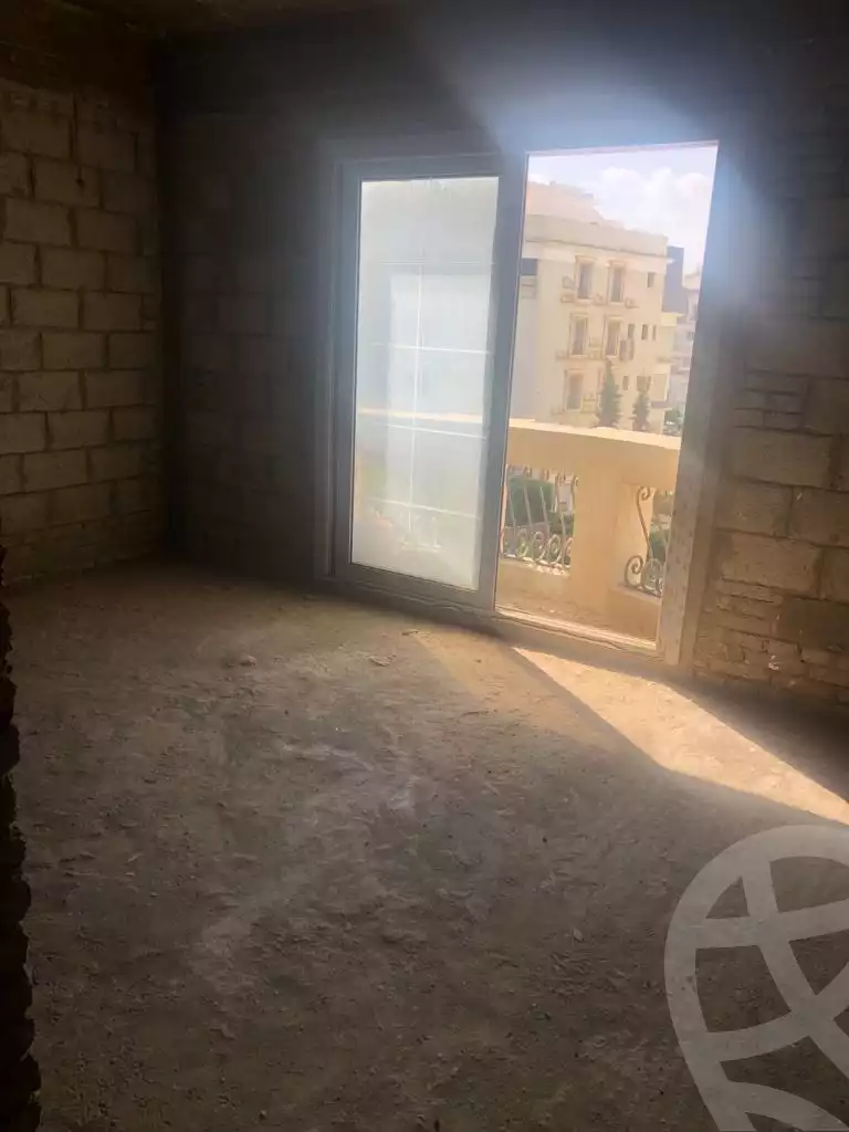 https://aqarmap.com.eg/en/listing/4359161-for-sale-cairo-new-cairo-compounds-mountain-view-hyde-park