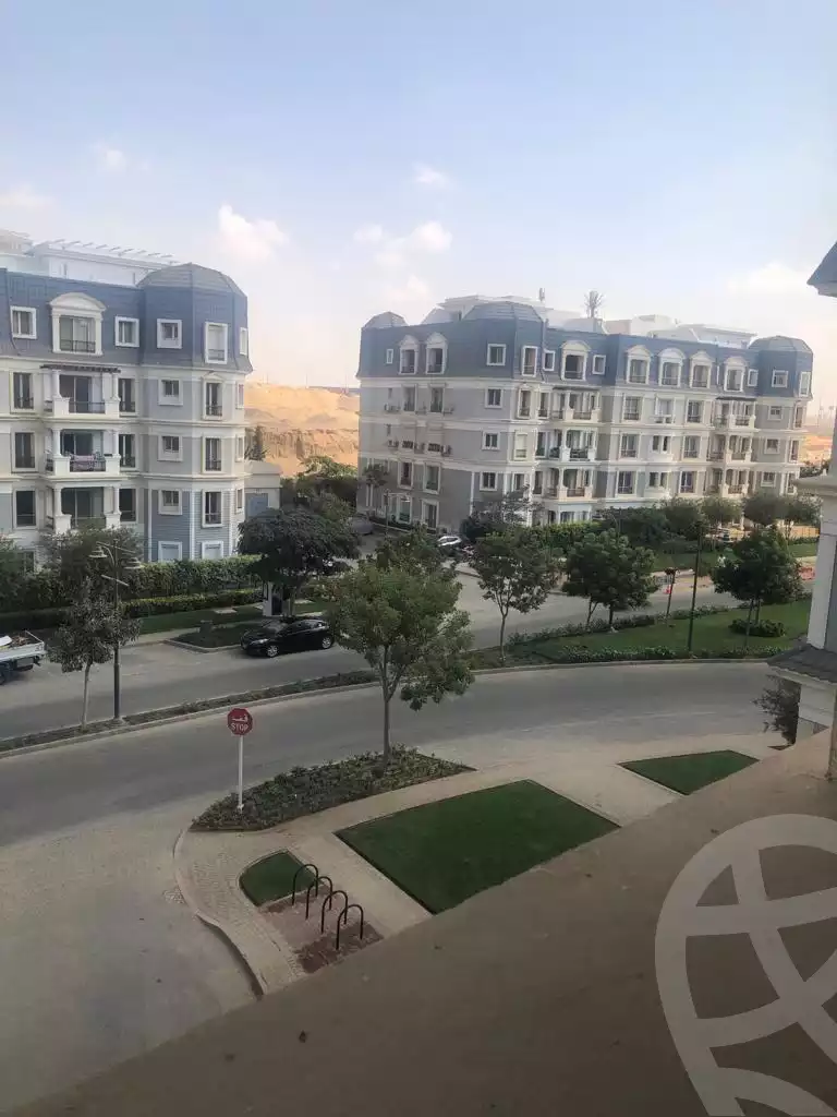 https://aqarmap.com.eg/en/listing/4359161-for-sale-cairo-new-cairo-compounds-mountain-view-hyde-park