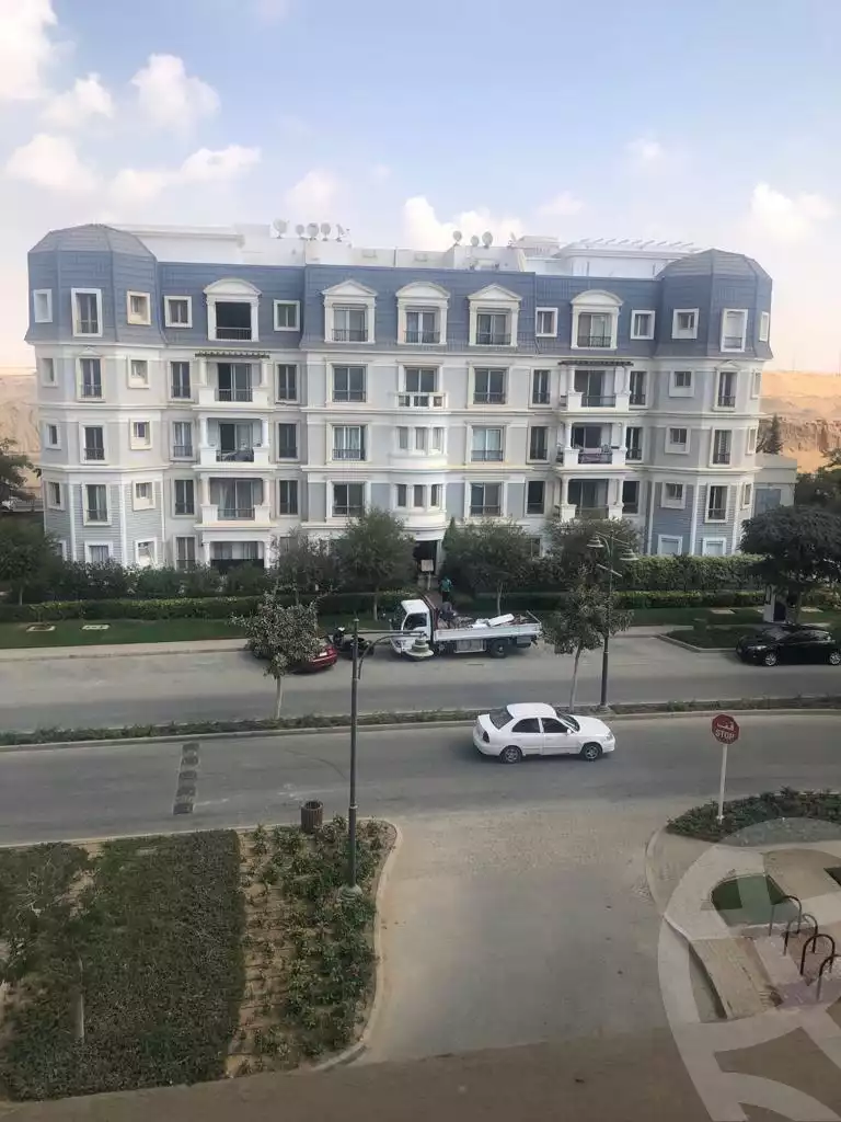 https://aqarmap.com.eg/en/listing/4359161-for-sale-cairo-new-cairo-compounds-mountain-view-hyde-park