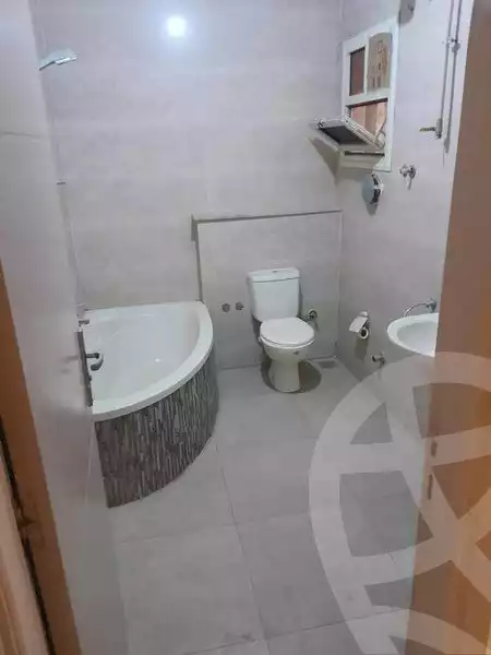 https://aqarmap.com.eg/en/listing/4507291-for-rent-cairo-mokattam-rd-lmbhth