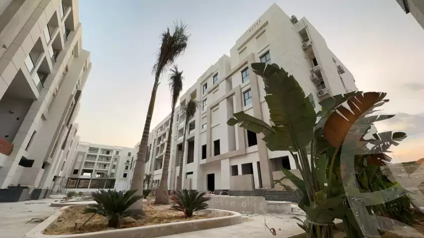 https://aqarmap.com.eg/ar/listing/4747153-for-sale-cairo-heliopolis-compounds-kmbwnd-flwry-shyrtwn-bnyn-llttwyr