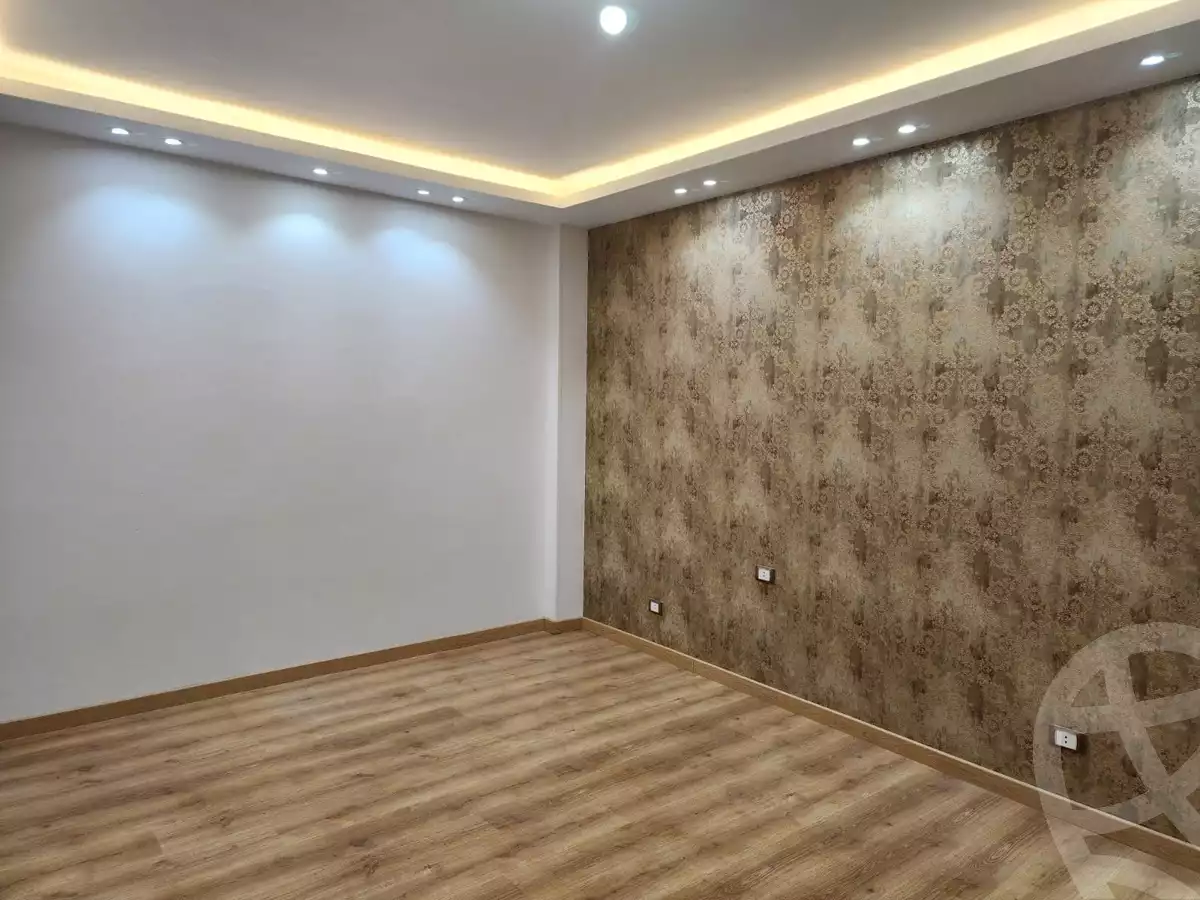 https://aqarmap.com.eg/en/listing/4777895-for-sale-cairo-new-cairo-lrhb-city-phase-4-mostafa-el-nahaas-st