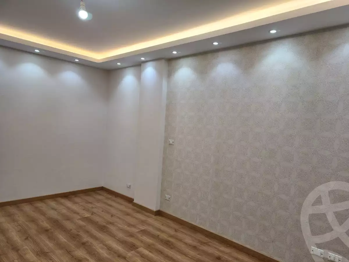 https://aqarmap.com.eg/en/listing/4777895-for-sale-cairo-new-cairo-lrhb-city-phase-4-mostafa-el-nahaas-st