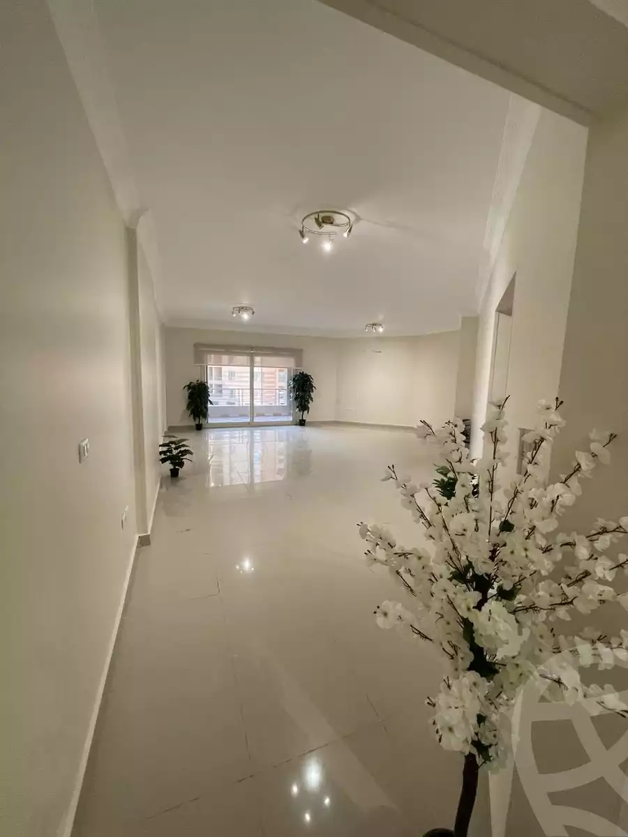 https://aqarmap.com.eg/ar/listing/4811056-for-rent-cairo-el-maadi-autostrad