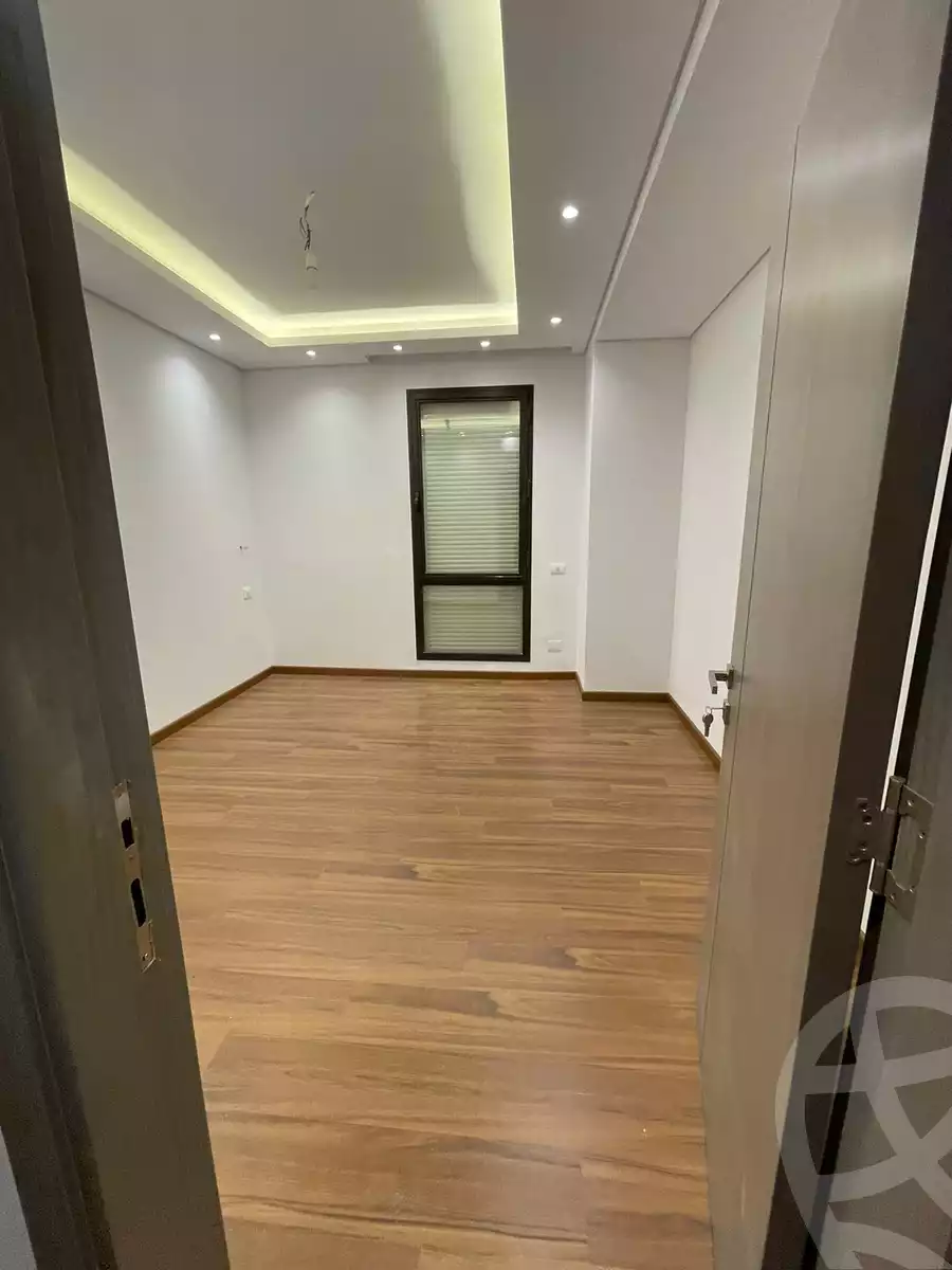 https://aqarmap.com.eg/ar/listing/4822657-for-rent-cairo-el-sheikh-zayed-city-compounds-kmbwnd-wyst-twn-swdyk