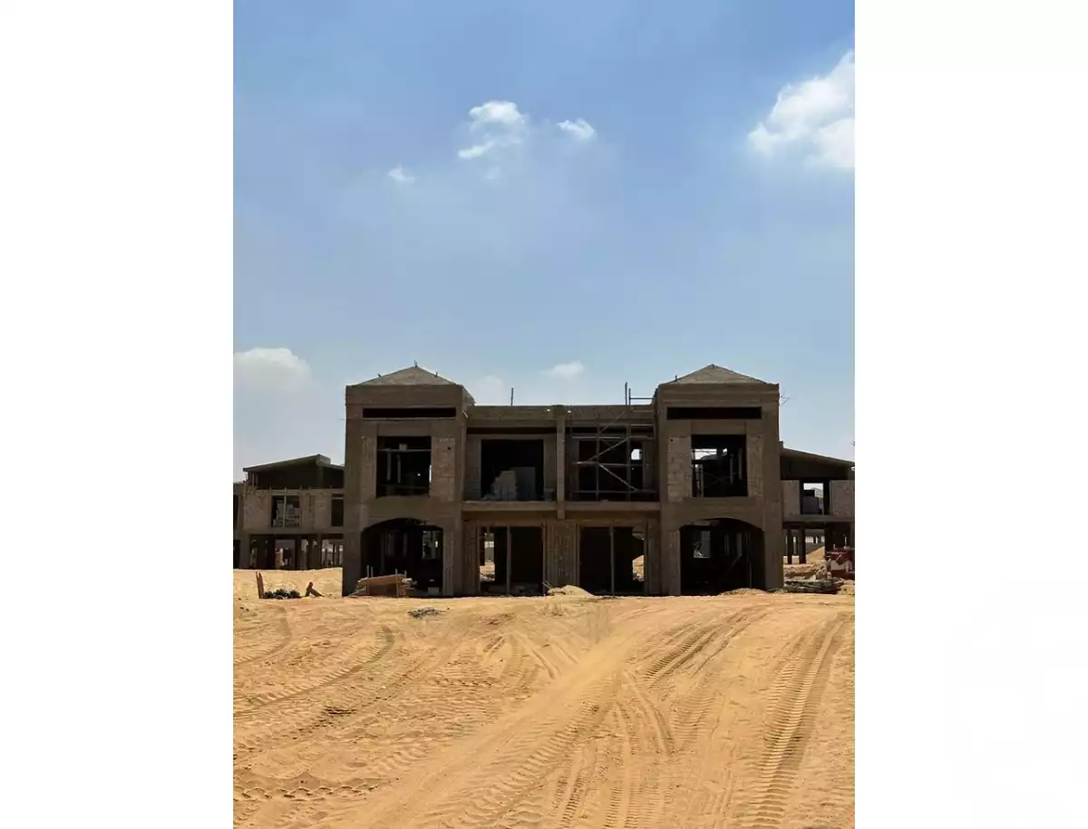 https://aqarmap.com.eg/ar/listing/4916596-for-sale-cairo-el-sheikh-zayed-city-compounds-kmbwnd-fyldj-wyst-dr-llttwyr