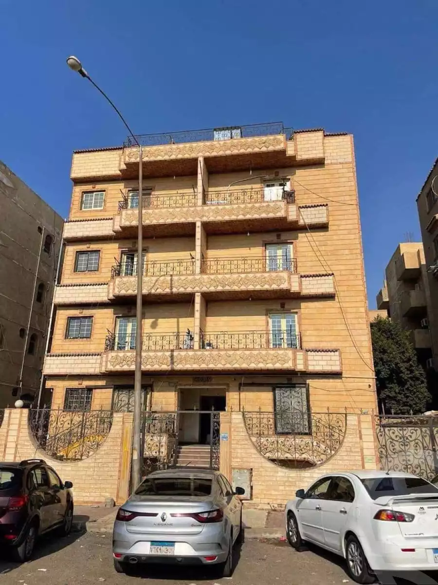 https://aqarmap.com.eg/en/listing/4966019-for-sale-cairo-6th-of-october-el-ahyaa-neighborhood-1st-al-maahad