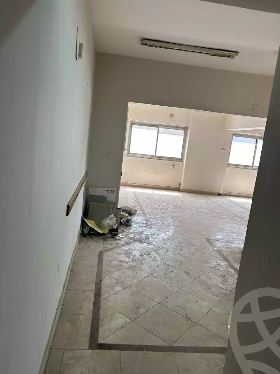 https://aqarmap.com.eg/ar/listing/6179349-for-rent-cairo-downtown-bab-el-loaa-noubar-st