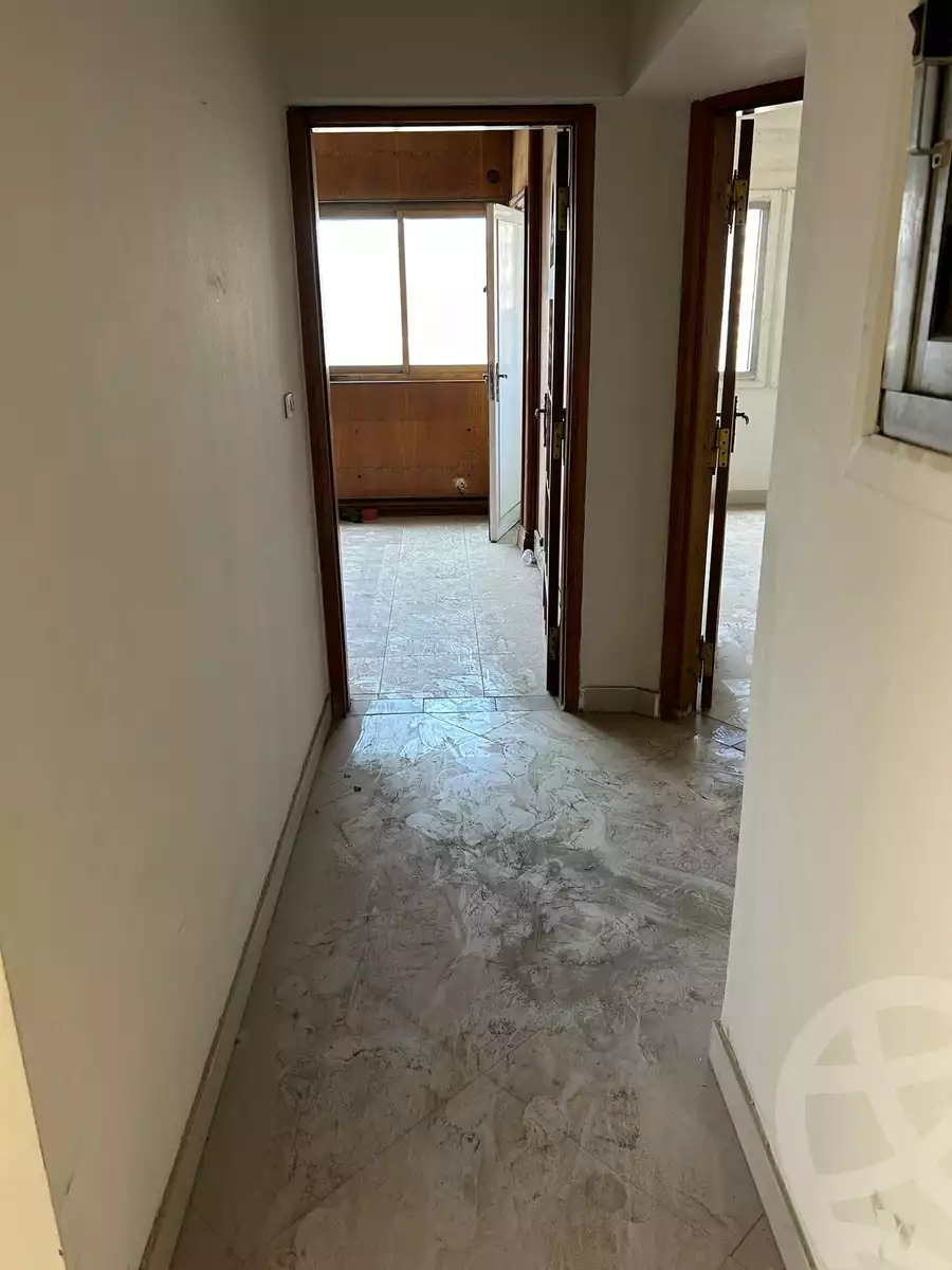 https://aqarmap.com.eg/ar/listing/6179349-for-rent-cairo-downtown-bab-el-loaa-noubar-st