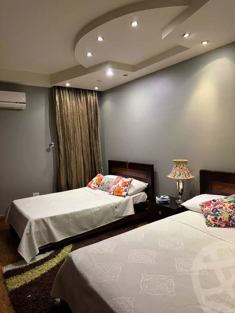 https://aqarmap.com.eg/en/listing/5811013-for-sale-cairo-new-cairo-compounds-grand-residence-al-ahly-sabbour