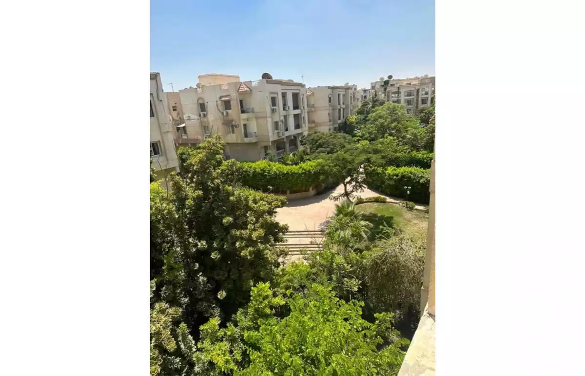 https://aqarmap.com.eg/ar/listing/5111920-for-sale-cairo-el-sheikh-zayed-city-compounds-hadayek-el-mohandiseen