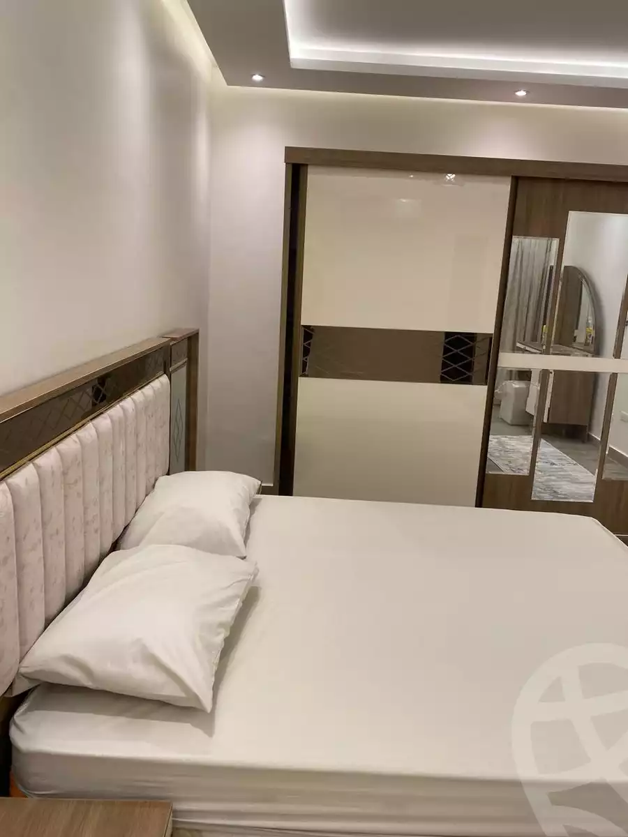 https://aqarmap.com.eg/en/listing/5172654-for-rent-cairo-new-cairo-lrhb-city-phase-7