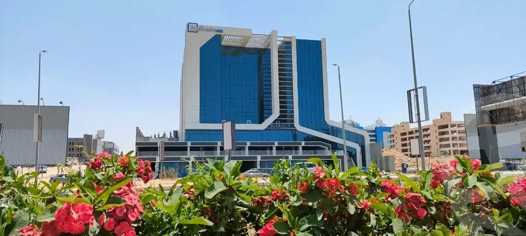 https://aqarmap.com.eg/ar/listing/5832021-for-rent-cairo-new-cairo-compounds-bznys-bls-ktlyst-llttwyr