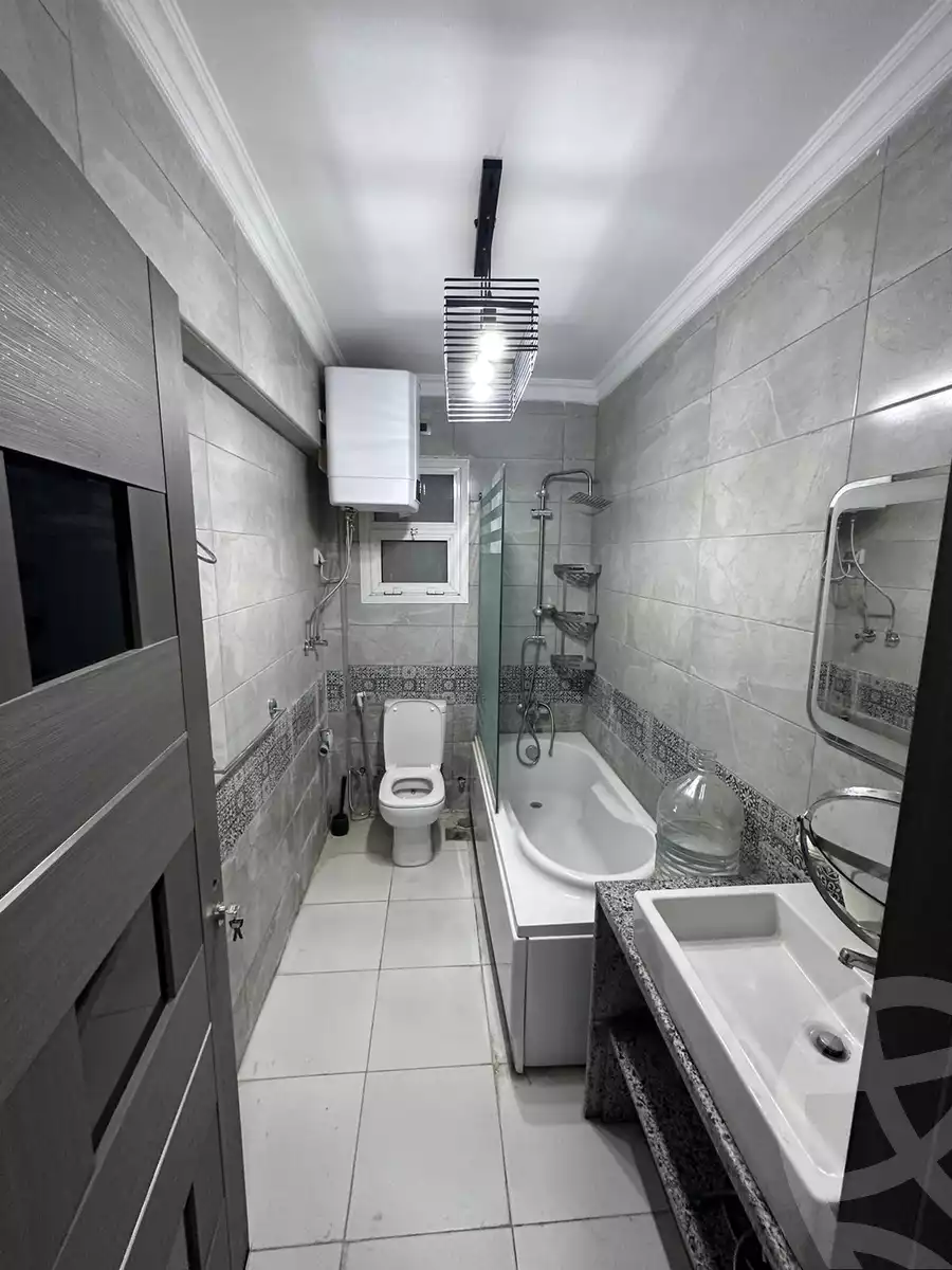 https://aqarmap.com.eg/en/listing/5215676-for-rent-cairo-new-cairo-lrhb-city-phase-8