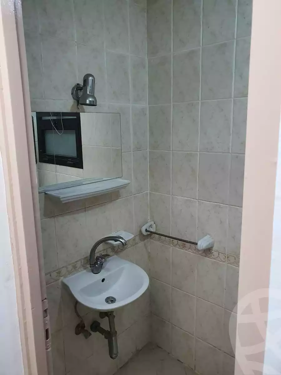 https://aqarmap.com.eg/ar/listing/5220182-for-rent-cairo-new-cairo-lrhb-city-phase-5-ibn-al-nafees-st