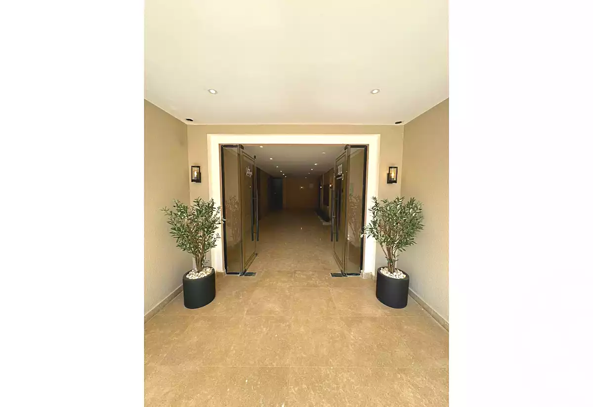 https://aqarmap.com.eg/ar/listing/5227826-for-sale-cairo-el-sheikh-zayed-city-compounds-kmbwnd-fyldj-wyst-dr-llttwyr