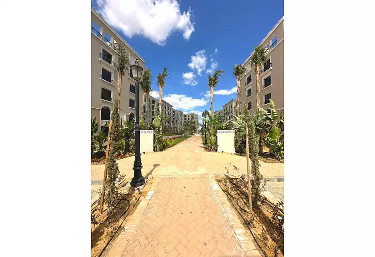 https://aqarmap.com.eg/ar/listing/5227826-for-sale-cairo-el-sheikh-zayed-city-compounds-kmbwnd-fyldj-wyst-dr-llttwyr