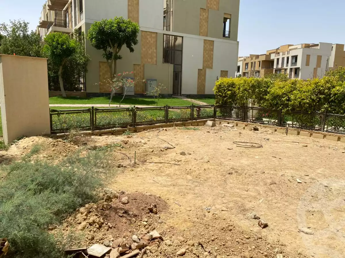 https://aqarmap.com.eg/en/listing/5230846-for-sale-cairo-el-sheikh-zayed-city-compounds-kmbwnd-wyst-twn-swdyk