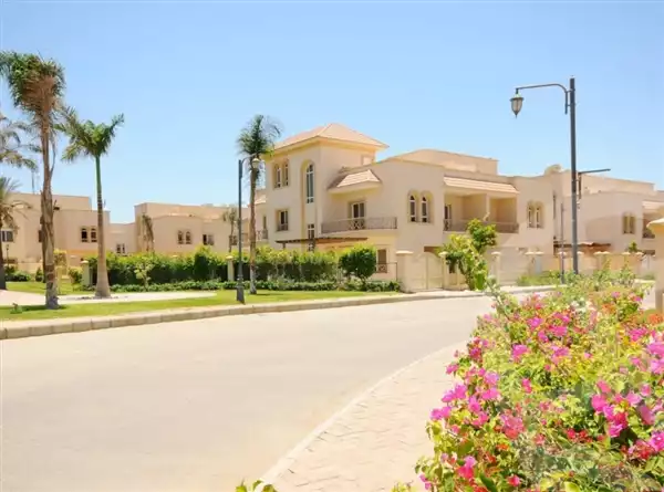 https://aqarmap.com.eg/en/listing/5246343-for-sale-cairo-el-sheikh-zayed-city-compounds-greens
