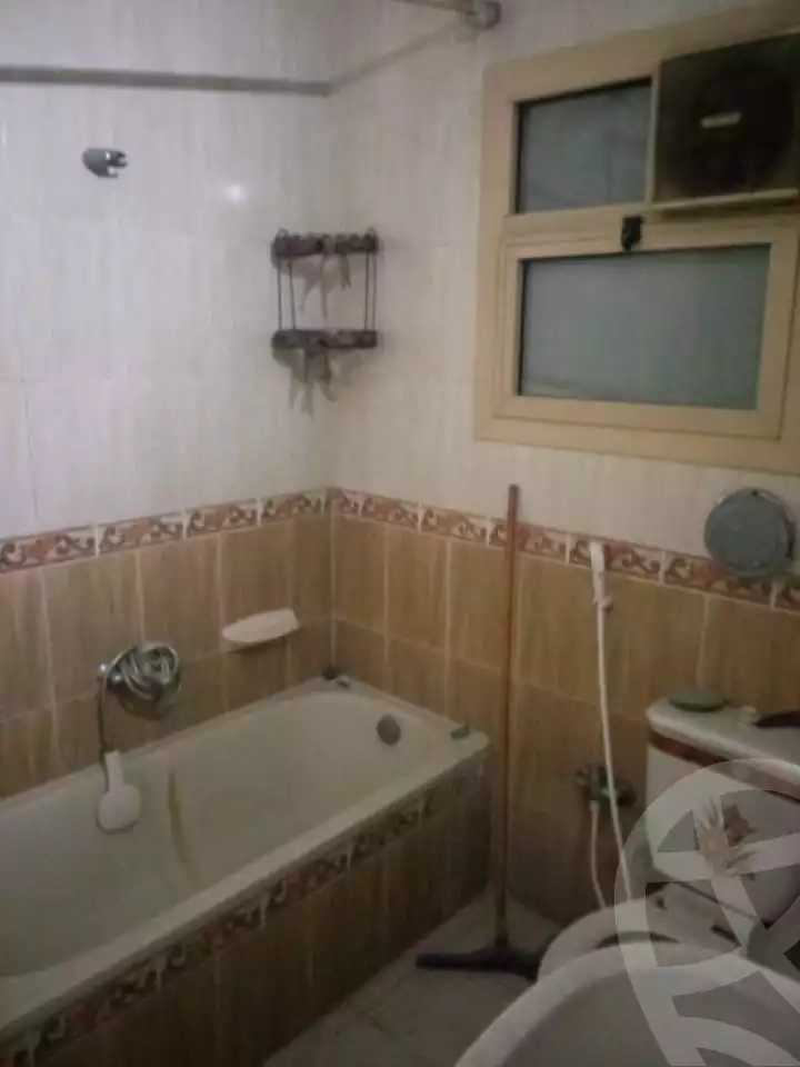https://aqarmap.com.eg/ar/listing/5273077-for-rent-cairo-faisal-kafr-tohormos-queen-nazli-st