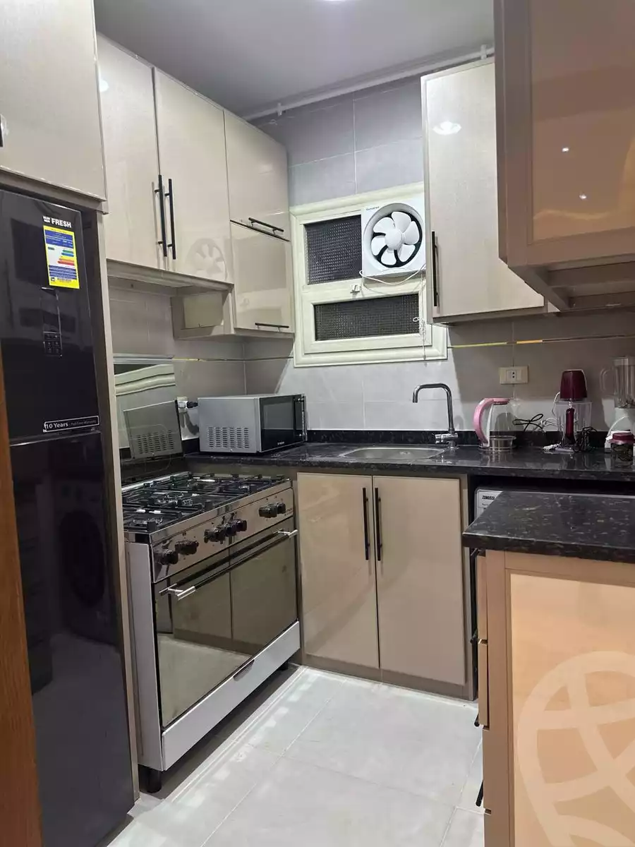 https://aqarmap.com.eg/ar/listing/5276638-for-rent-cairo-6th-of-october-el-ahyaa-neighborhood-1st-al-maahad