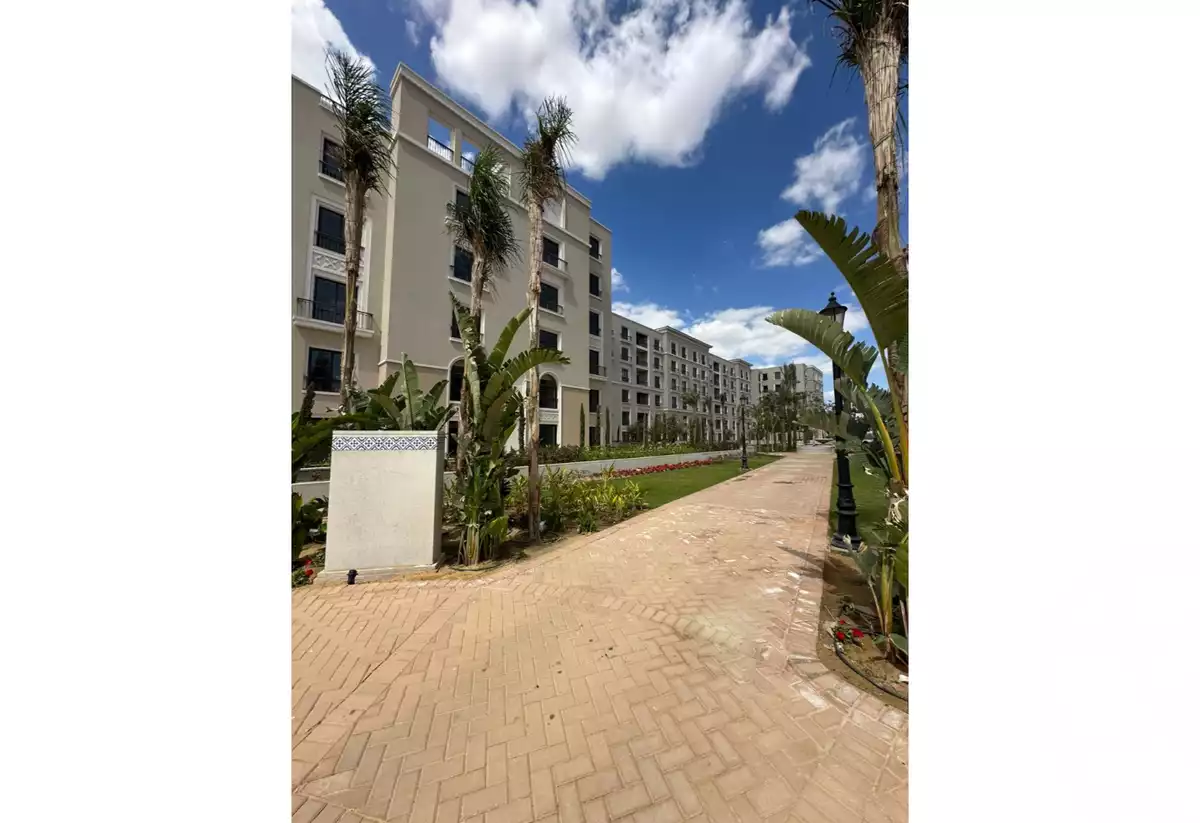 https://aqarmap.com.eg/en/listing/5287058-for-sale-cairo-el-sheikh-zayed-city-compounds-kmbwnd-fyldj-wyst-dr-llttwyr