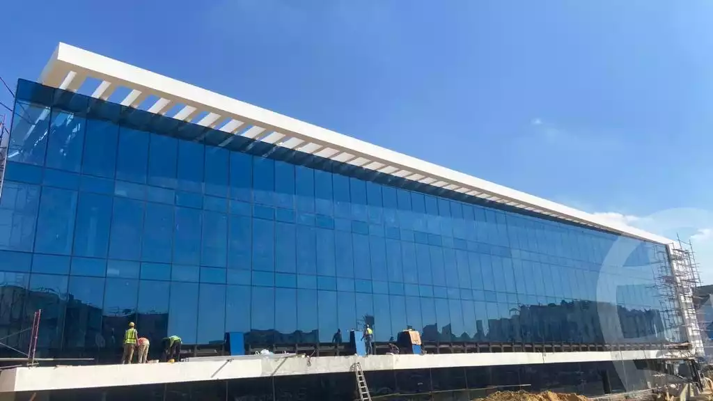 https://aqarmap.com.eg/ar/listing/5298679-for-sale-cairo-el-sheikh-zayed-city-alex-cairo-desert-road-smart-village-y-r-sy-byzns-brk-sfrykw-llstthmr-l-qry