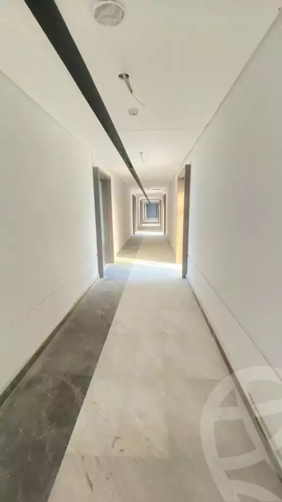 https://aqarmap.com.eg/ar/listing/5298679-for-sale-cairo-el-sheikh-zayed-city-alex-cairo-desert-road-smart-village-y-r-sy-byzns-brk-sfrykw-llstthmr-l-qry