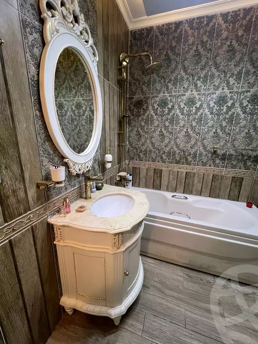 https://aqarmap.com.eg/en/listing/5318074-for-sale-cairo-new-cairo-lrhb-city-phase-5-talaat-mostafa-st