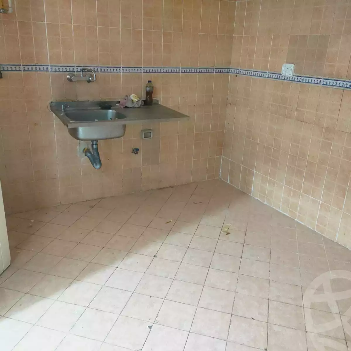 https://aqarmap.com.eg/en/listing/5331701-for-rent-cairo-new-cairo-lrhb-city-phase-8