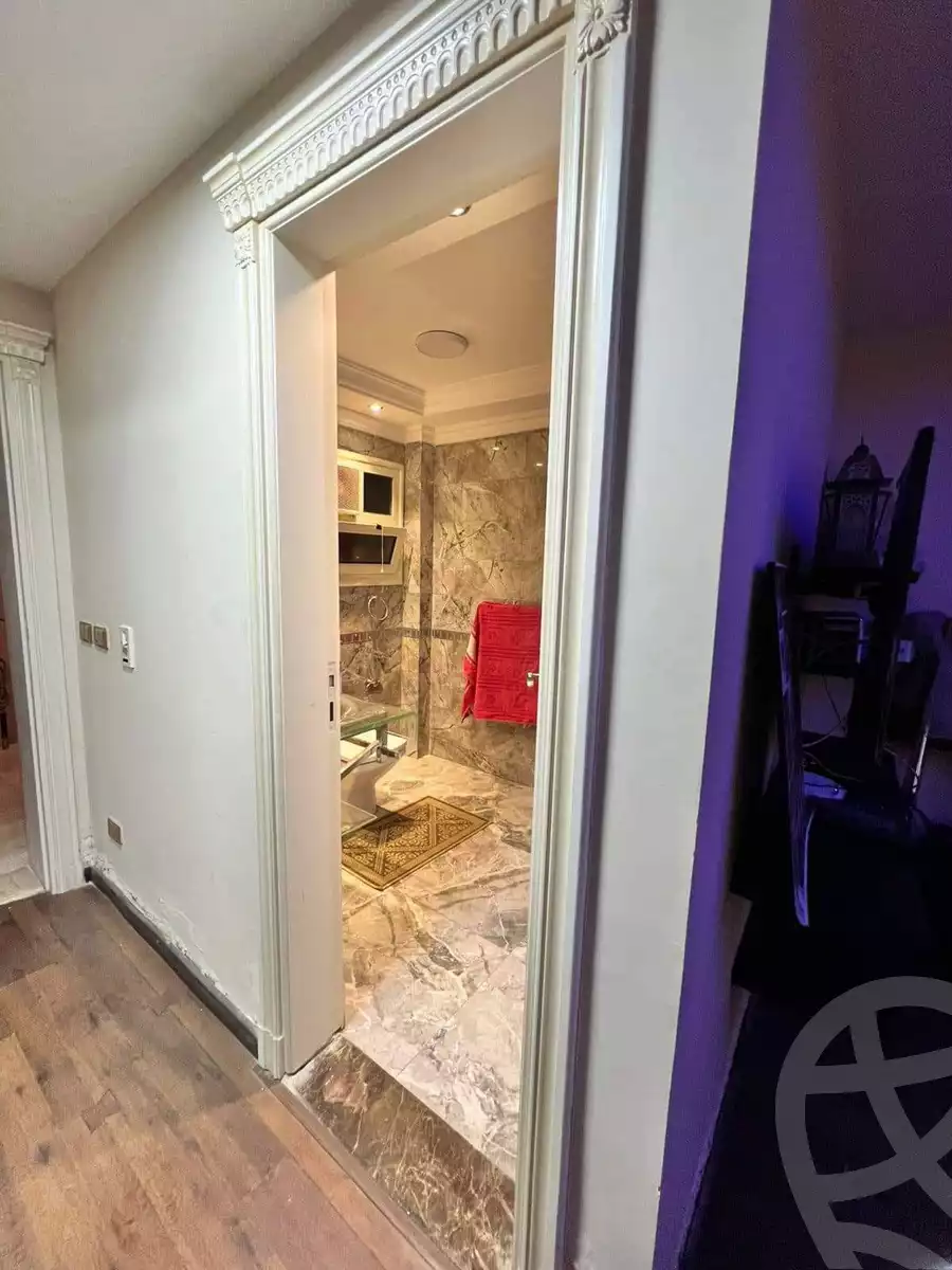 https://aqarmap.com.eg/en/listing/5354540-for-sale-cairo-el-sheikh-zayed-city-compounds-royal-city