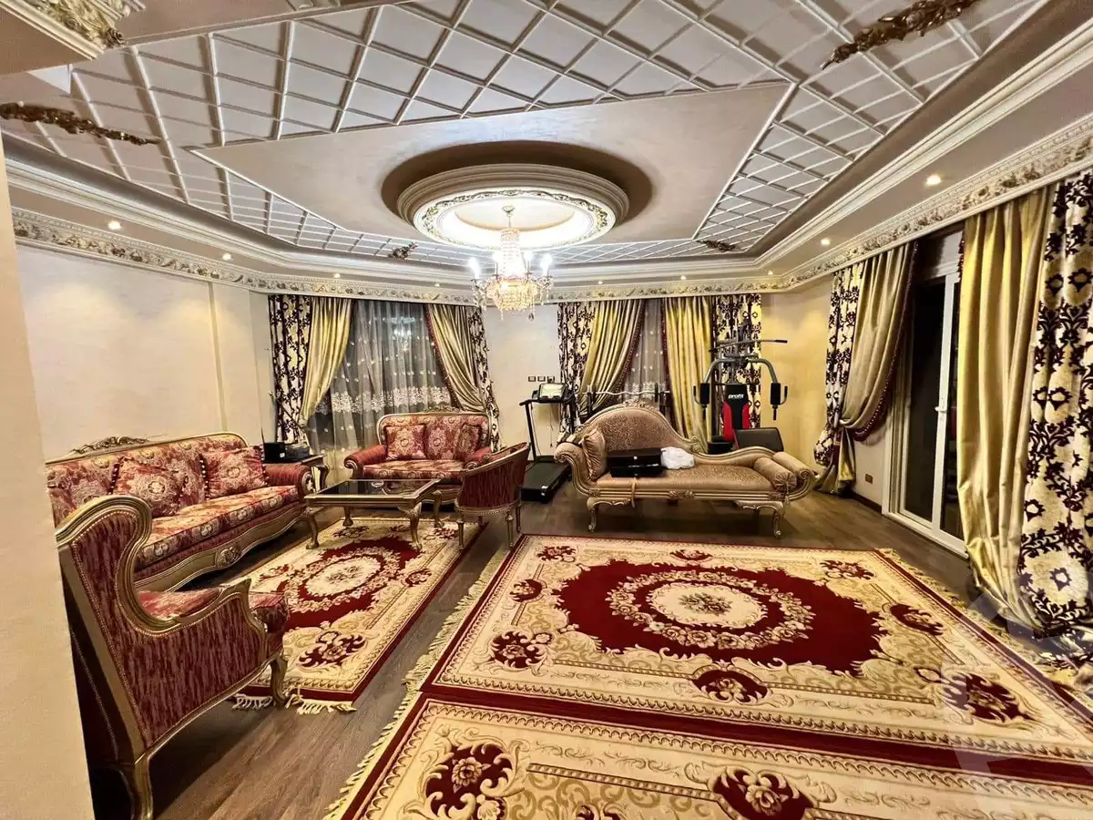 https://aqarmap.com.eg/en/listing/5354540-for-sale-cairo-el-sheikh-zayed-city-compounds-royal-city
