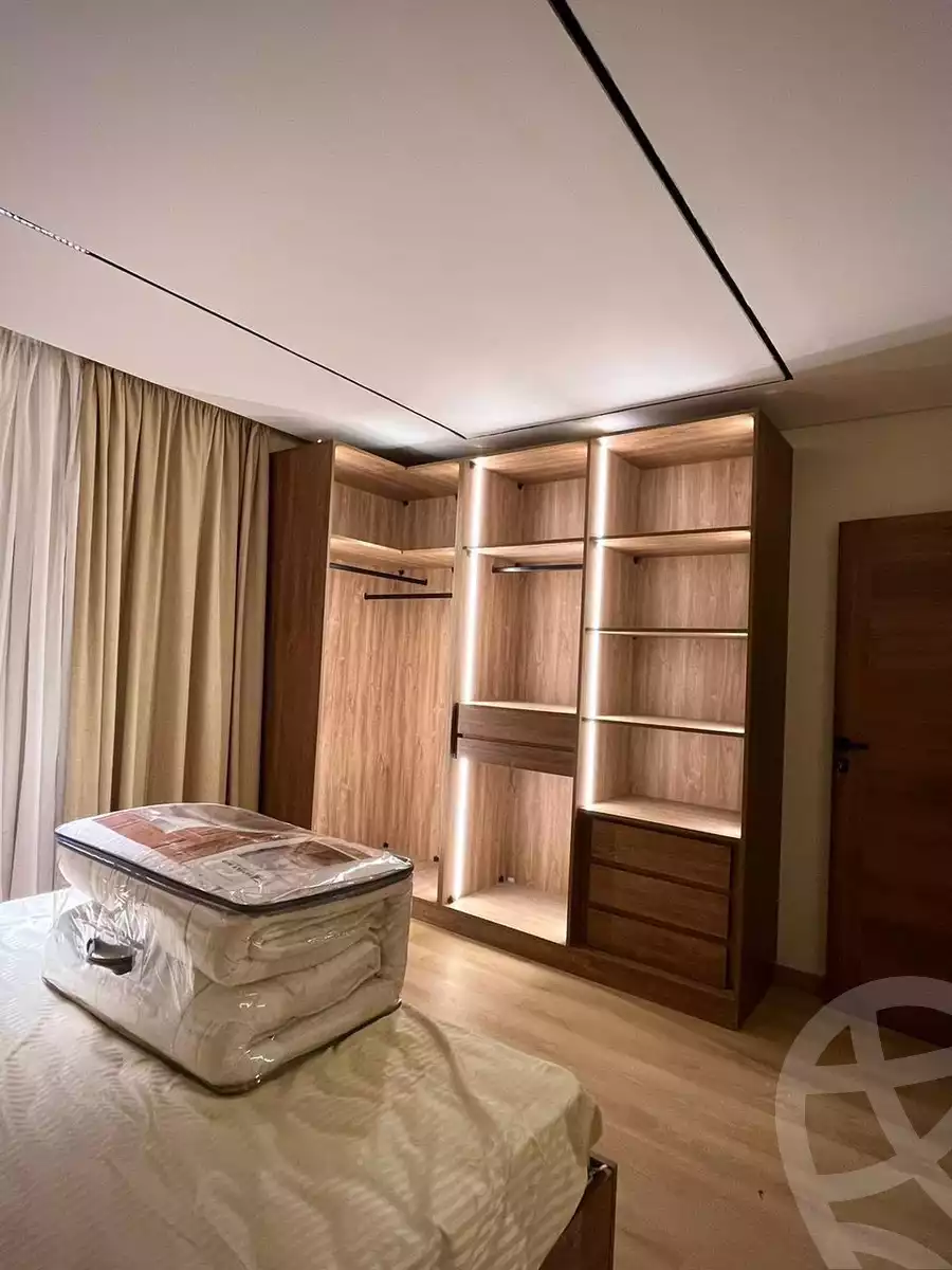 https://aqarmap.com.eg/ar/listing/5361048-for-sale-cairo-new-cairo-lrhb-city-phase-8