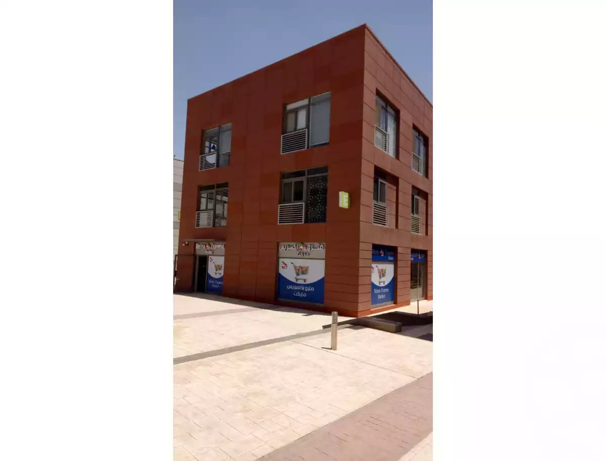 https://aqarmap.com.eg/en/listing/5363893-for-sale-cairo-el-sheikh-zayed-city-compounds-the-courtyard-mall-dorra