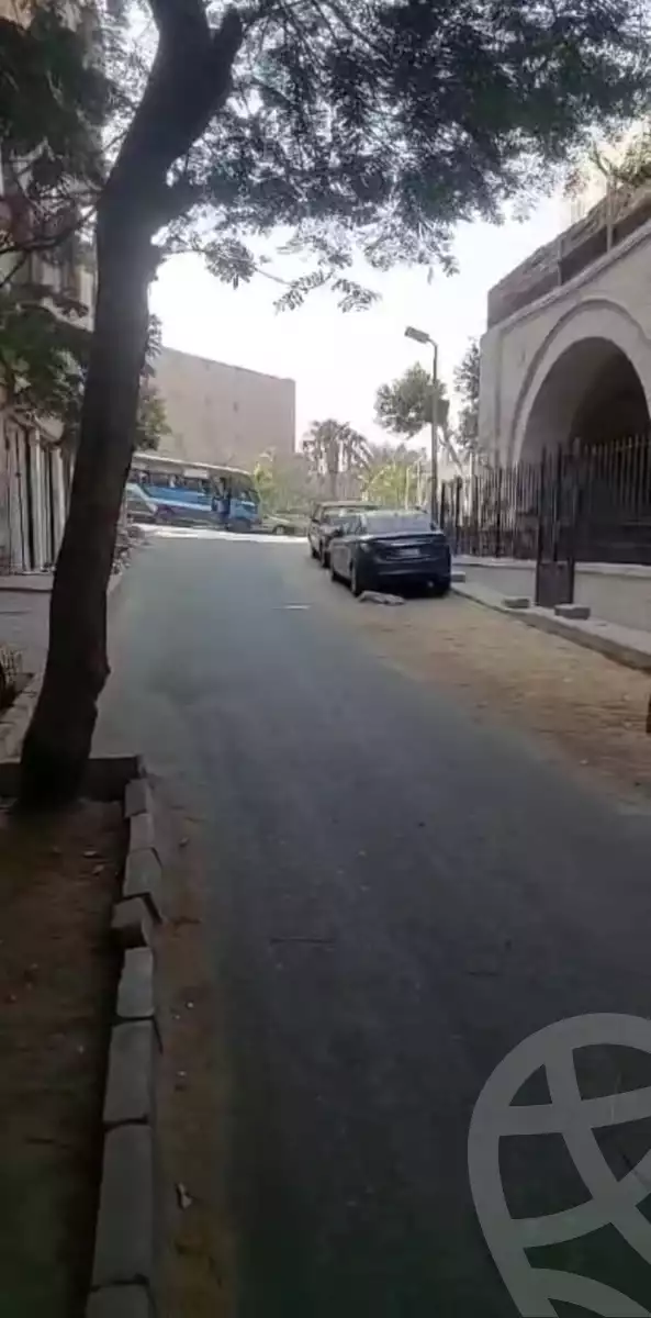 https://aqarmap.com.eg/ar/listing/5377707-for-rent-cairo-downtown-el-darb-elahmer-souk-al-silah-st
