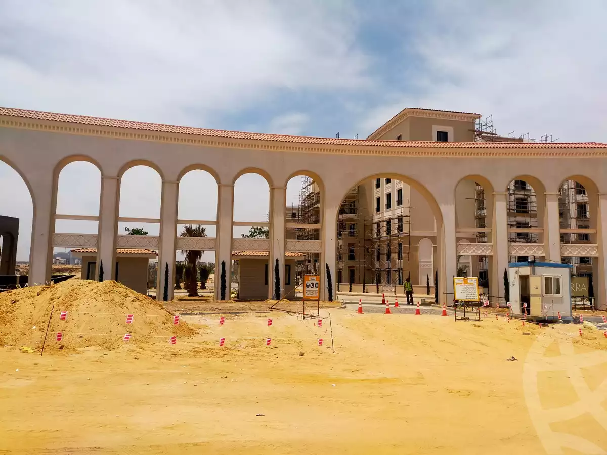 https://aqarmap.com.eg/ar/listing/5379203-for-sale-cairo-el-sheikh-zayed-city-compounds-kmbwnd-fyldj-wyst-dr-llttwyr