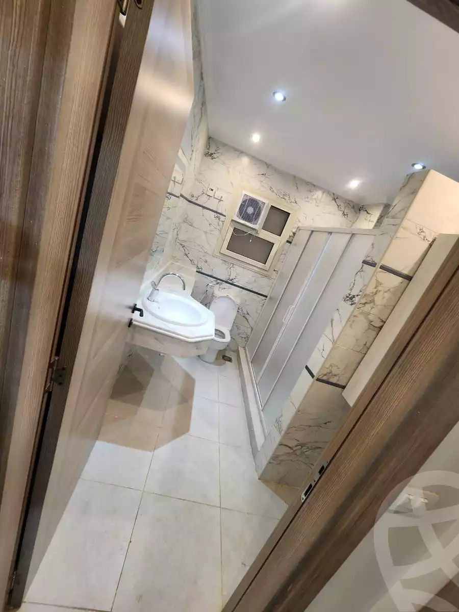 https://aqarmap.com.eg/en/listing/5383411-for-sale-cairo-el-sheikh-zayed-city-compounds-el-khamayel