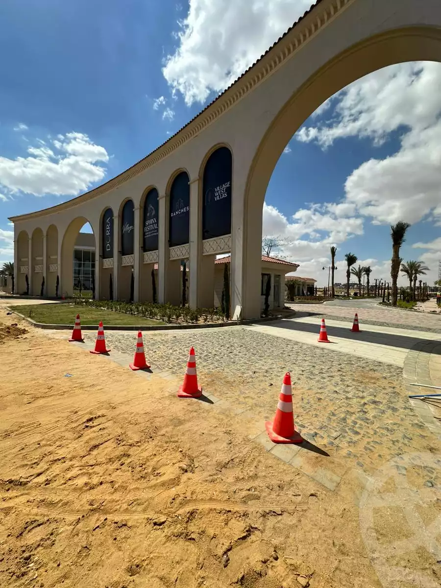 https://aqarmap.com.eg/en/listing/5389430-for-sale-cairo-el-sheikh-zayed-city-compounds-kmbwnd-fyldj-wyst-dr-llttwyr