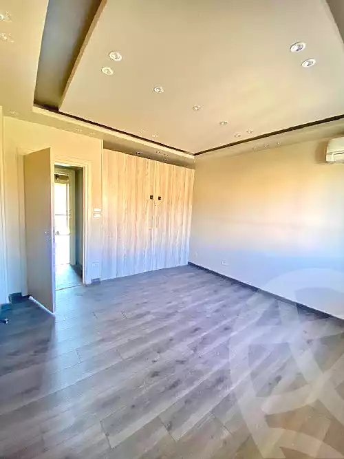 https://aqarmap.com.eg/en/listing/5390087-for-sale-cairo-new-cairo-lrhb-city-phase-1-ahmed-rami-st