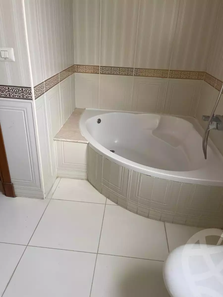 https://aqarmap.com.eg/ar/listing/5396951-for-rent-cairo-el-sheikh-zayed-city-compounds-el-rabwa