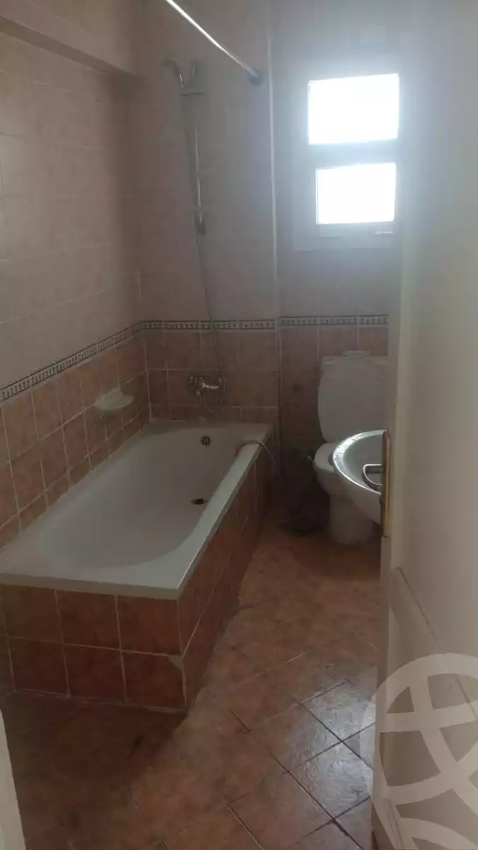 https://aqarmap.com.eg/en/listing/5397560-for-rent-cairo-new-cairo-lrhb-city-phase-8