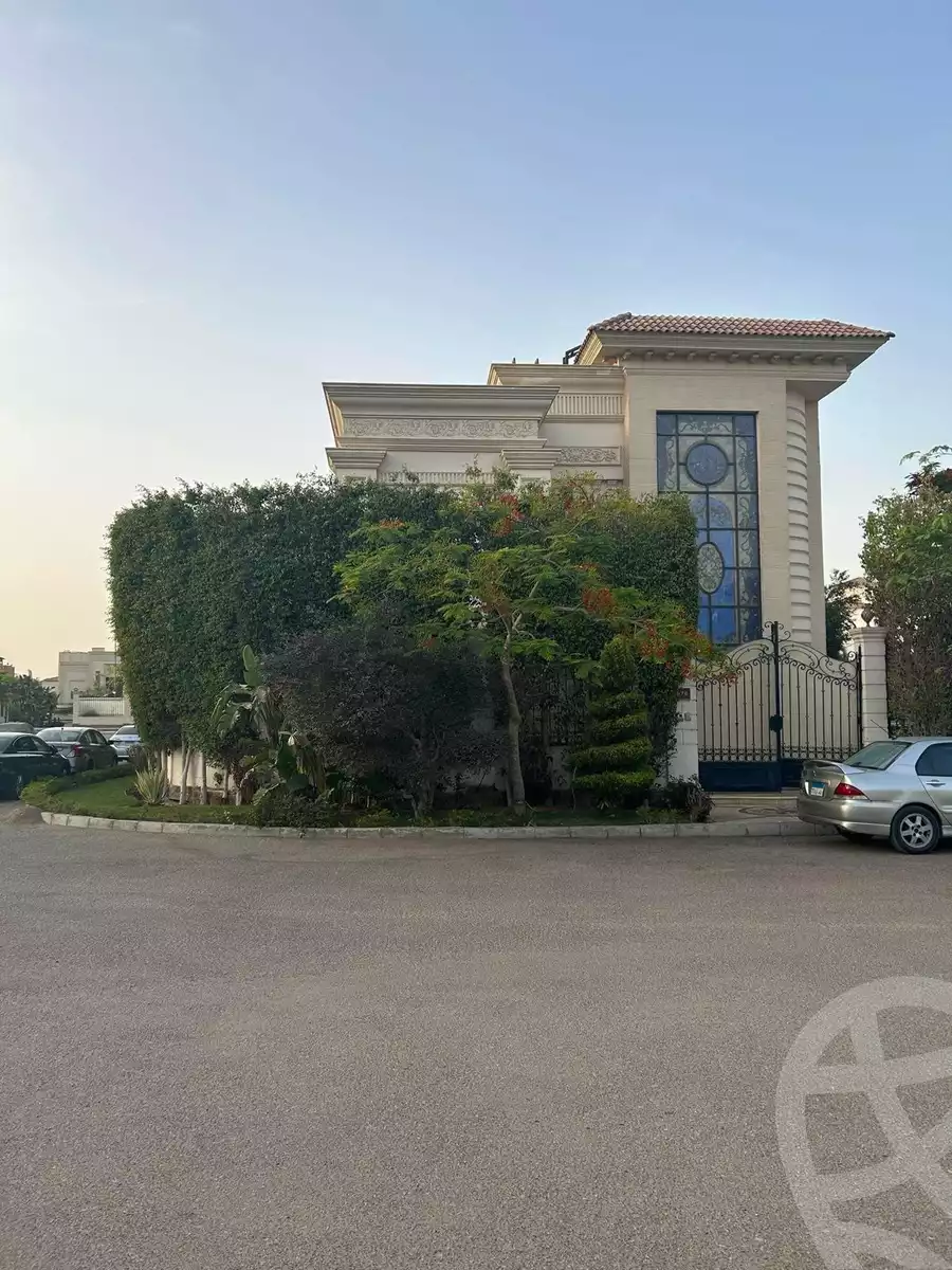 https://aqarmap.com.eg/en/listing/5416977-for-sale-cairo-el-sheikh-zayed-city-compounds-royal-city
