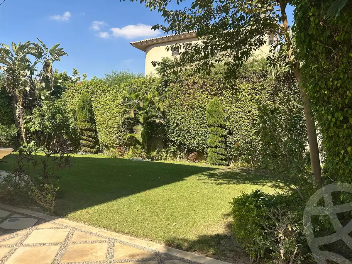 https://aqarmap.com.eg/en/listing/5416977-for-sale-cairo-el-sheikh-zayed-city-compounds-royal-city
