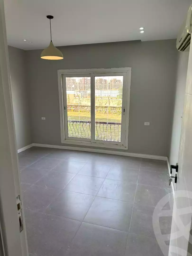 https://aqarmap.com.eg/ar/listing/5417904-for-sale-cairo-new-cairo-compounds-mountain-view-hyde-park